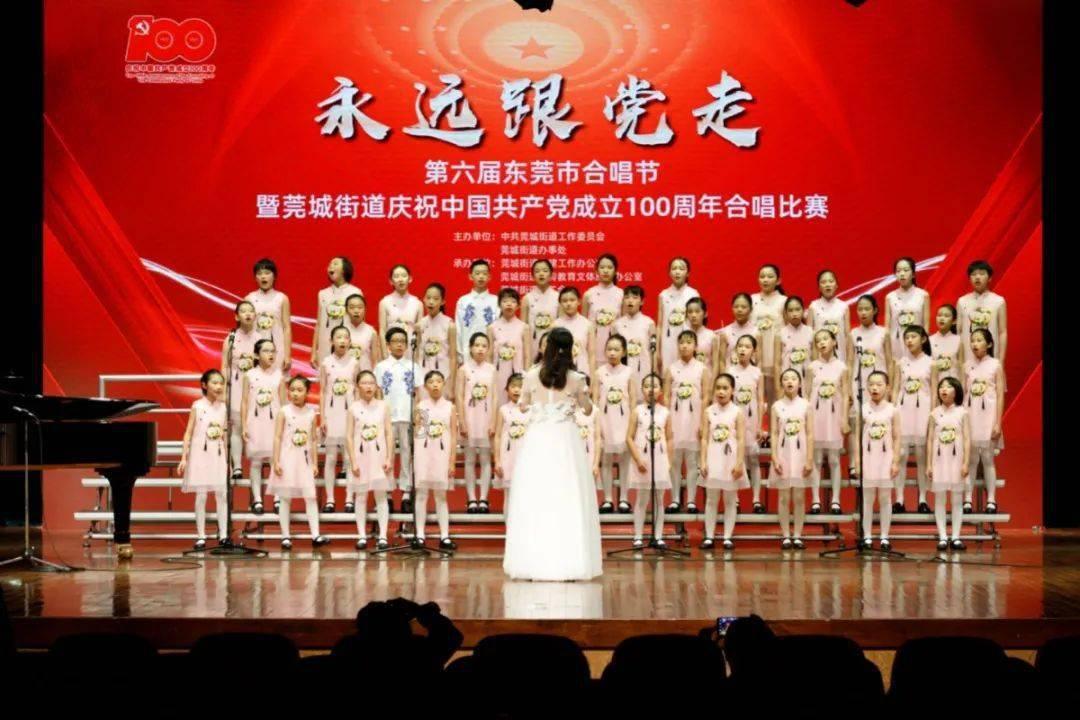 人民日报、人民网探访新疆乌什县亚曼苏乡中心幼儿园安置点（图）